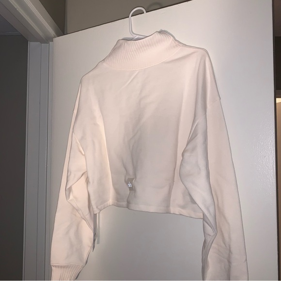 ALO Yoga Women's Cropped Serenity Coverup in Ivory Size M (NWT) - Picture 5 of 7